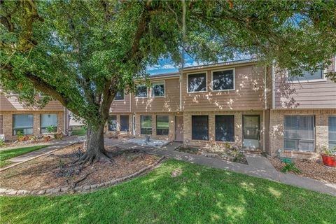 Photo of 2807 Wildflower Drive #20, Bryan, TX 77802 (MLS # 26004897)
