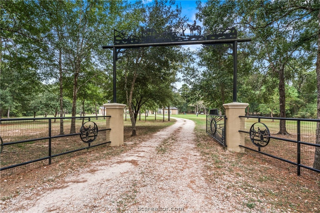 Photo of 32660 Willow Bend Road, Waller, TX 77484 (MLS # 26011686)