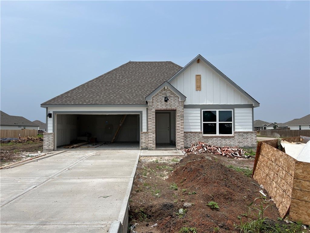 Photo of 425 Combine Road, Snook, TX 77878 (MLS # 26005932)