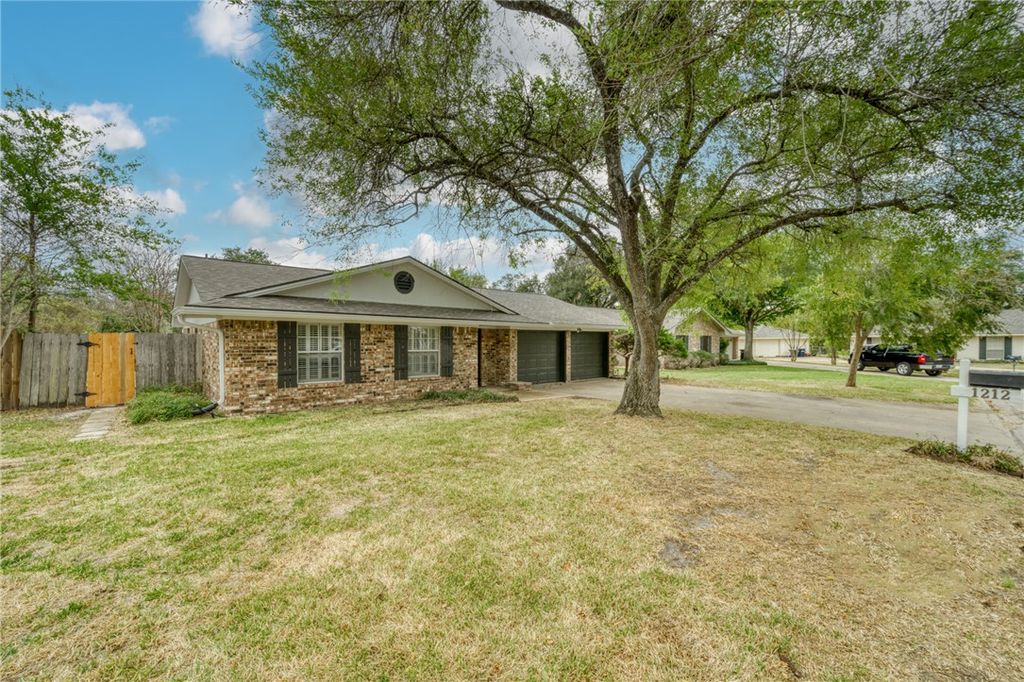 Photo of 1212 S Ridgefield Circle, College Station, TX 77840 (MLS # 26000183)