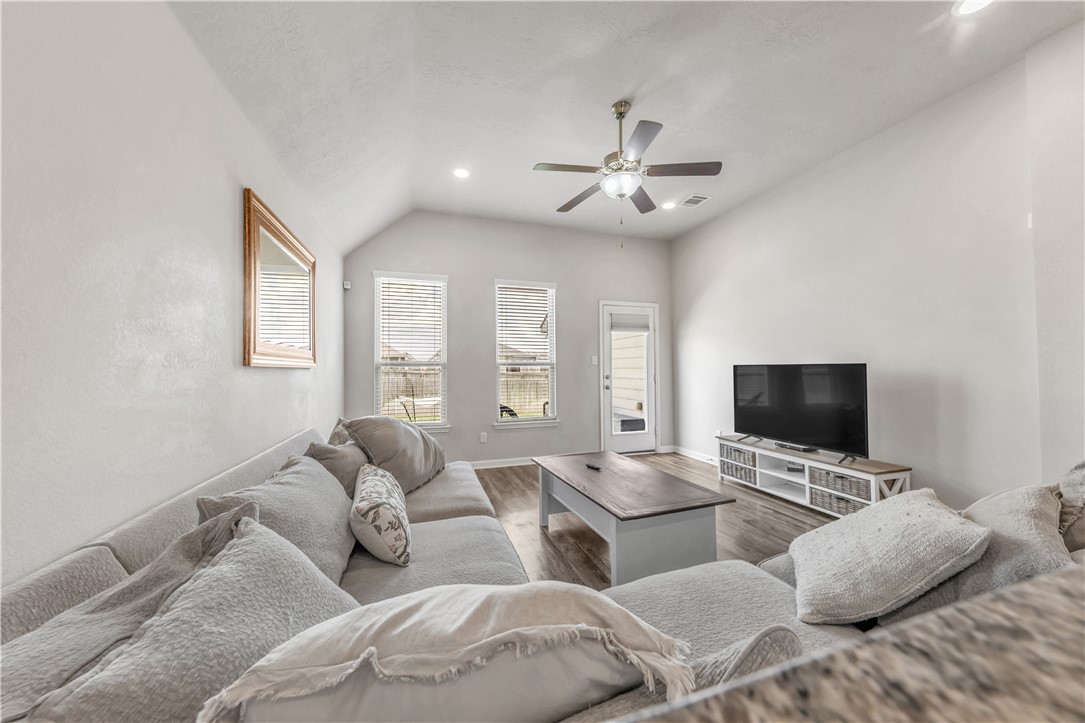 Bryan, Texas 77807, United States, 3 Bedrooms Bedrooms, ,2 BathroomsBathrooms,Residential,Active,189546