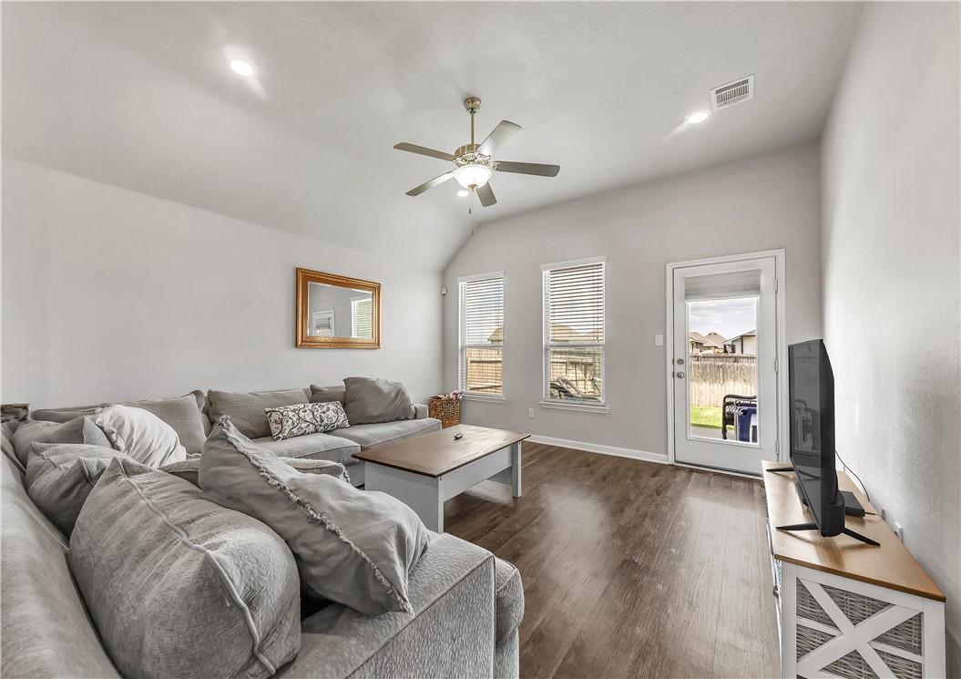 Bryan, Texas 77807, United States, 3 Bedrooms Bedrooms, ,2 BathroomsBathrooms,Residential,Active,189546