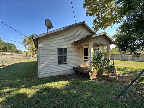 Tiny photo for 410 E 7th Street, Hearne, TX 77859 (MLS # 25009805)