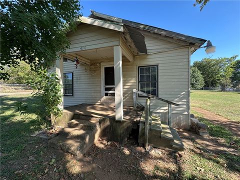 410 E 7th Street Hearne TX 77859