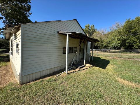 Tiny photo for 410 E 7th Street, Hearne, TX 77859 (MLS # 25009805)
