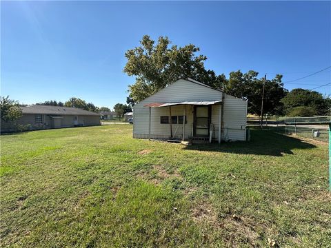 Tiny photo for 410 E 7th Street, Hearne, TX 77859 (MLS # 25009805)