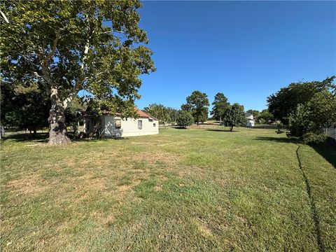 Tiny photo for 410 E 7th Street, Hearne, TX 77859 (MLS # 25009805)