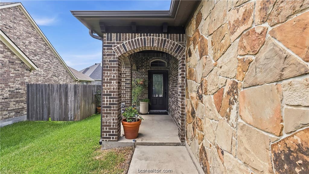 Photo of 3432 Lockett Hall Circle, Bryan, TX 77808 (MLS # 26009710)