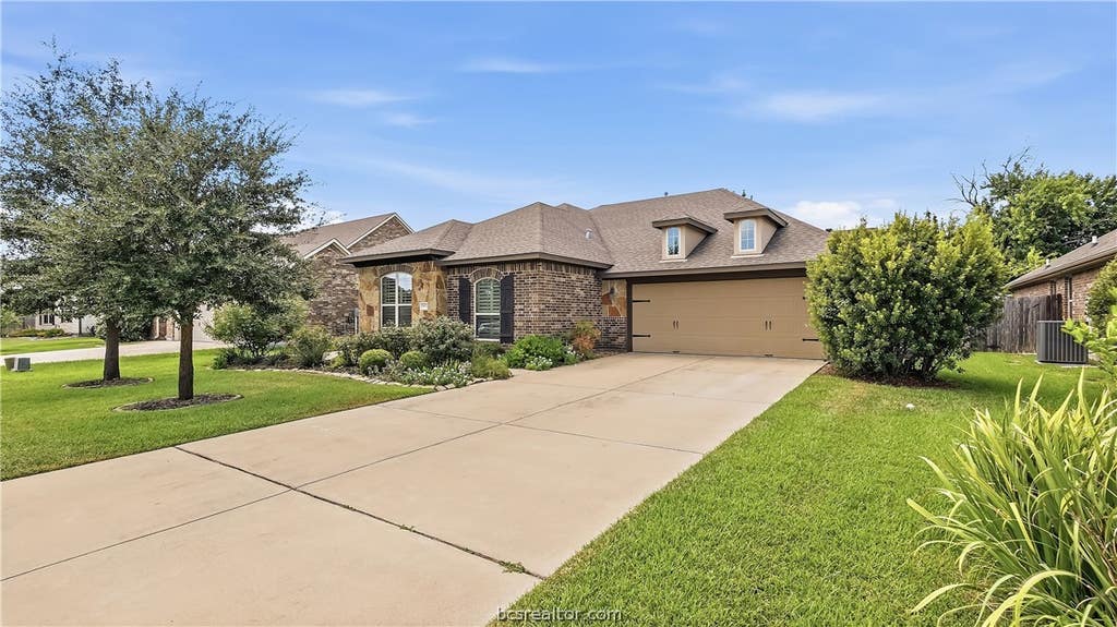 Photo of 3432 Lockett Hall Circle, Bryan, TX 77808 (MLS # 26009710)