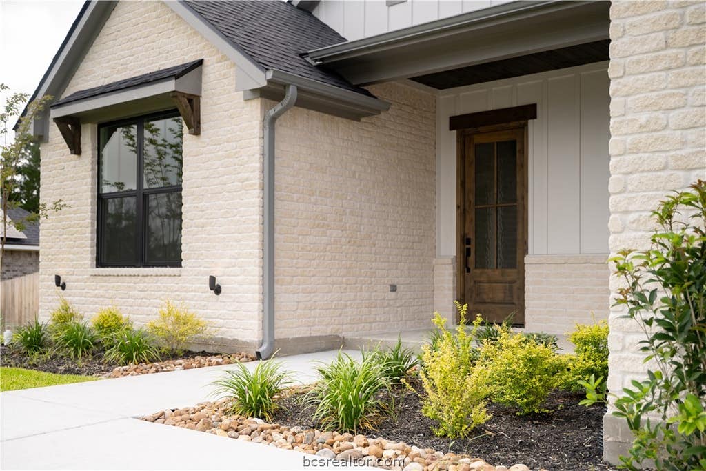 Photo of 3273 Rose Hill Lane Ln, Bryan, TX 77808 (MLS # 26009825)