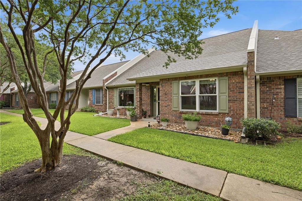 Photo of 1520 Bennett Street, Bryan, TX 77802 (MLS # 26006219)