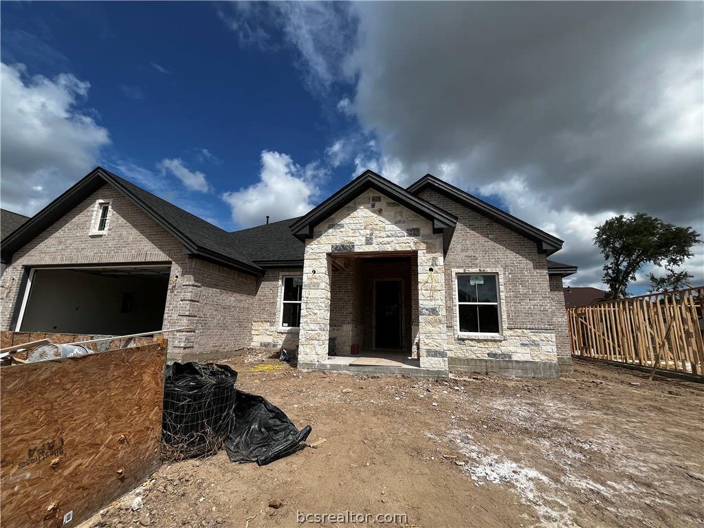 Photo of 2008 Lola Lane, Bryan, TX 77807 (MLS # 26009058)