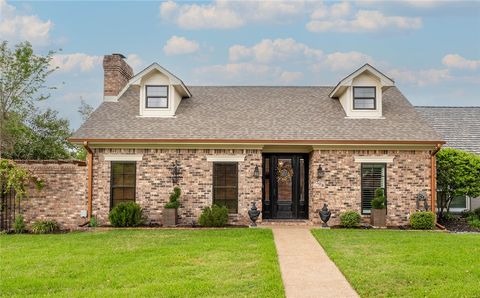 Photo of 1308 Brook Hollow Drive, Bryan, TX 77802 (MLS # 26004024)