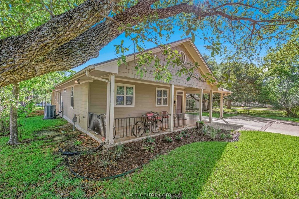 Photo of 405 Ayrshire Street, College Station, TX 77840 (MLS # 26004308)
