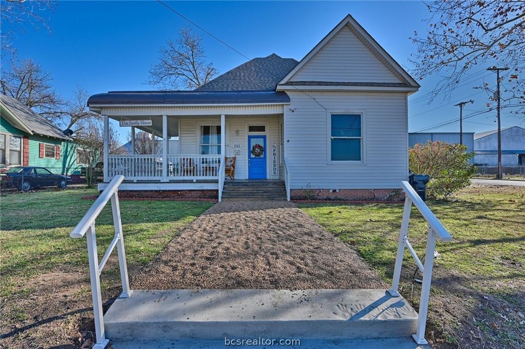 Photo of 511 Peabody Street, Brenham, TX 77833 (MLS # 26001669)