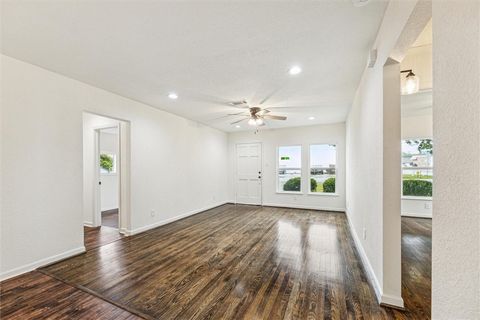 Tiny photo for 701 Malone St. St, Tomball, TX 77375 (MLS # 26003454)