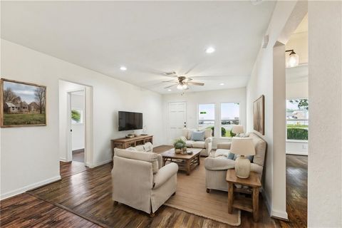 Tiny photo for 701 Malone St. St, Tomball, TX 77375 (MLS # 26003454)