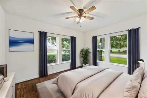 Tiny photo for 701 Malone St. St, Tomball, TX 77375 (MLS # 26003454)