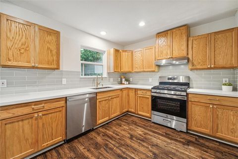 Tiny photo for 701 Malone St. St, Tomball, TX 77375 (MLS # 26003454)