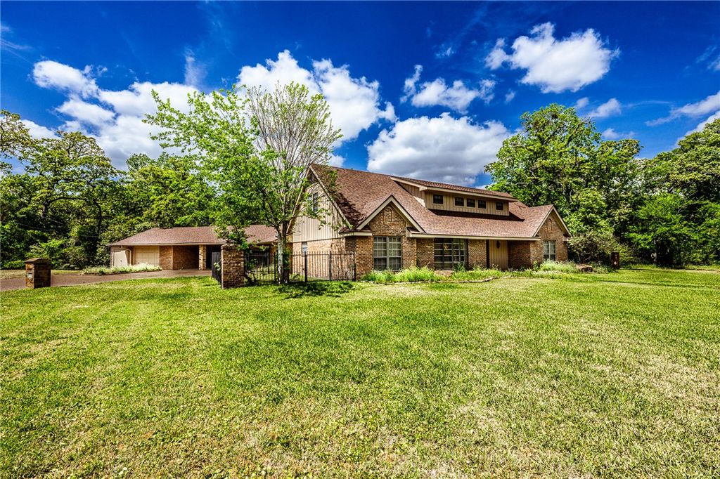 Photo of 1100 Broadmoor Drive, Bryan, TX 77802 (MLS # 26003908)