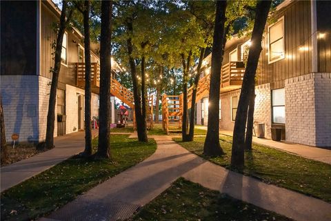 706, 708, 800 Navidad Bryan TX 77801