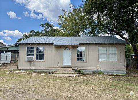 Photo of 804 Mill, Rockdale, TX 76567 (MLS # 25010474)