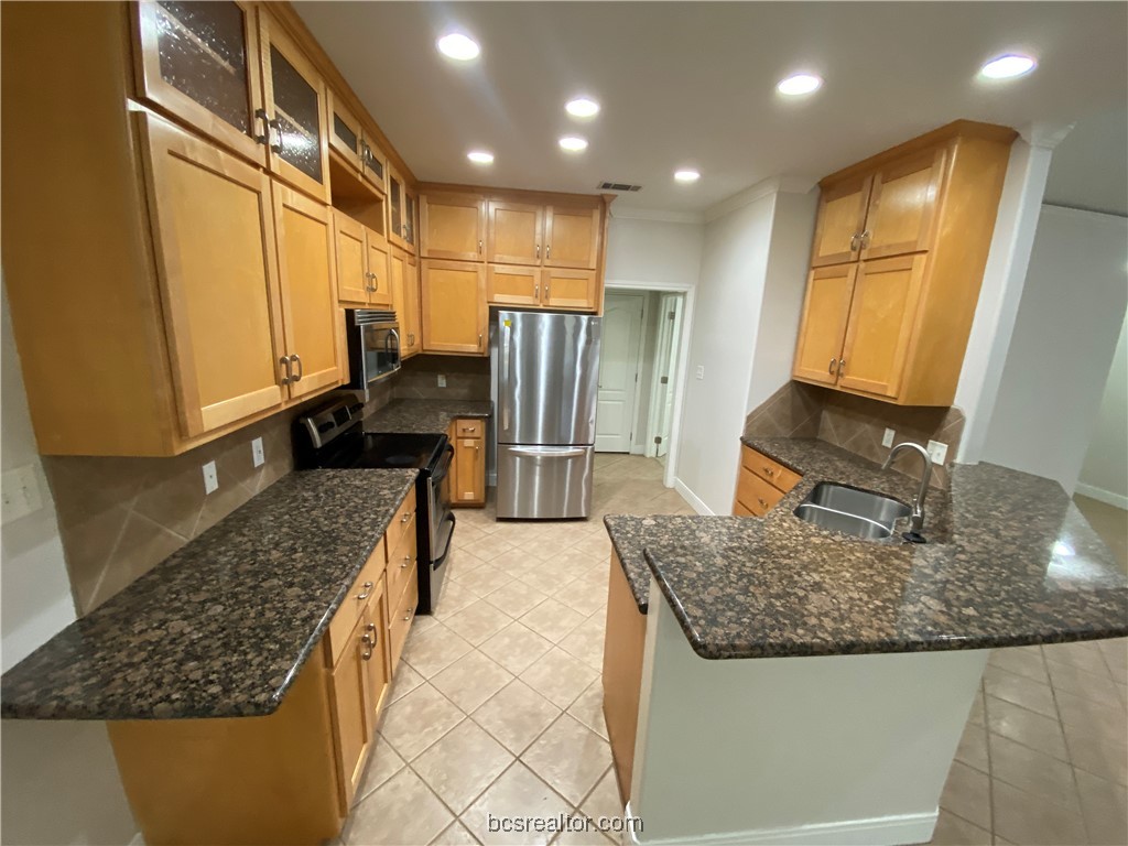 College Station, Texas 77845, United States, 4 Bedrooms Bedrooms, ,2 BathroomsBathrooms,Residential,Pending,48224