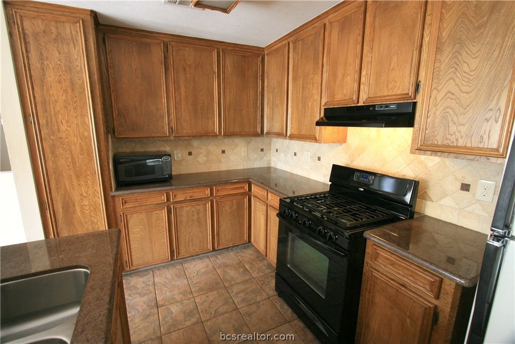 Photo of 1008 Crestwood Drive, Bryan, TX 77801 (MLS # 26005156)