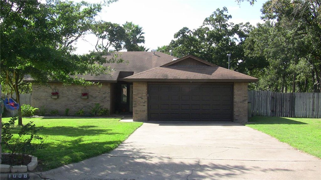 Photo of 1008 Crestwood Drive, Bryan, TX 77801 (MLS # 26005156)