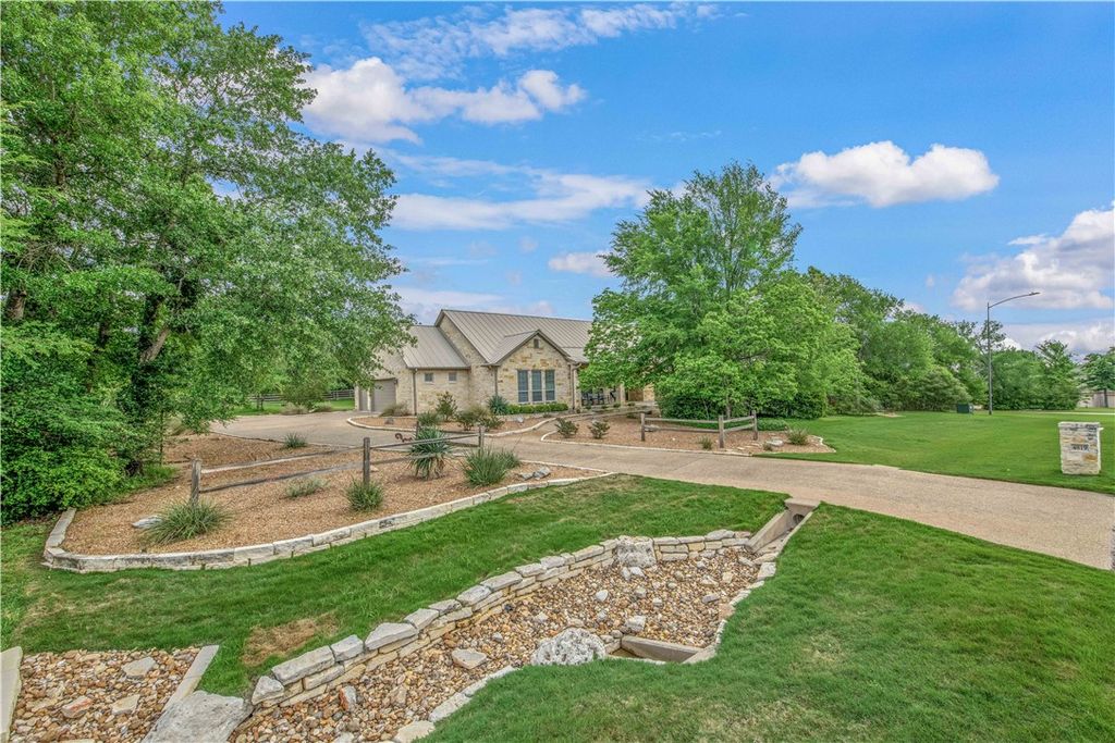 Photo of 4819 Williams Creek Drive, College Station, TX 77845 (MLS # 26004119)