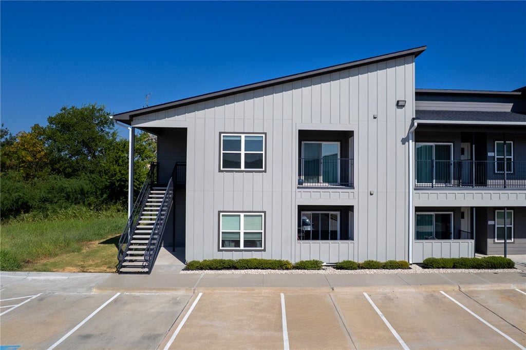 Photo of 1326 Prairie Drive Dr #223, Bryan, TX 77803 (MLS # 26010226)