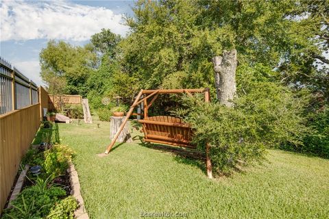 Tiny photo for 2124 Chestnut Oak Circle, College Station, TX 77845 (MLS # 26002215)