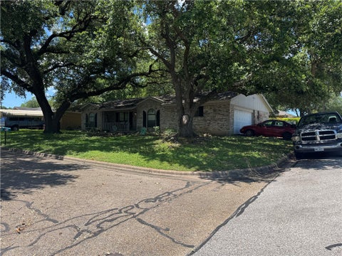 Photo of 2000 Kirk DR, Brenham, TX 77833 (MLS # 26006708)
