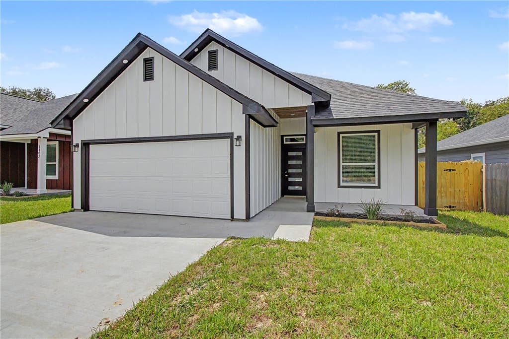 Photo of 1403 Rochester Street, Bryan, TX 77803 (MLS # 26009508)