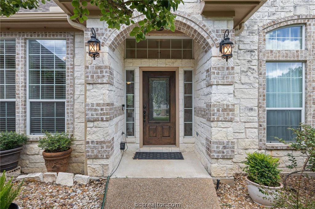 Photo of 5202 Bloomsbury Way, Bryan, TX 77802 (MLS # 26006658)