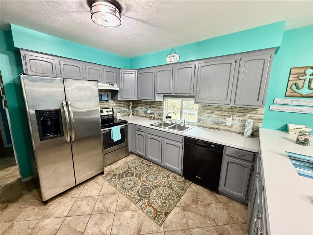 Photo of 712 Tanglewood Drive, Somerville, TX 77879 (MLS # 26003048)