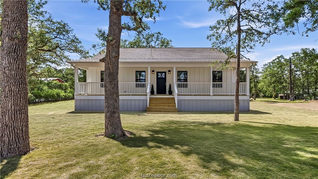 Photo of 502 Packers Circle, Somerville, TX 77879 (MLS # 26008886)