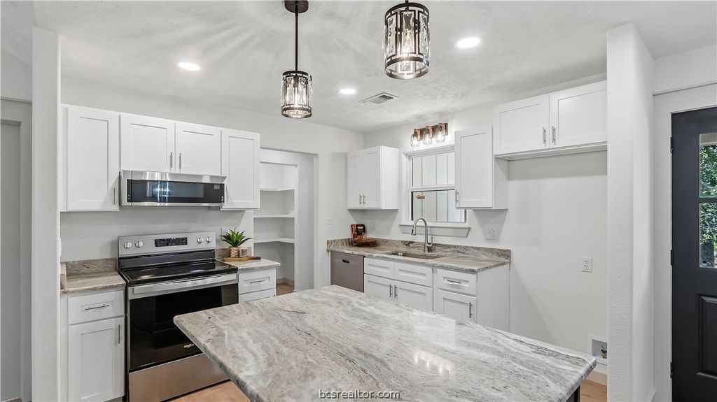 Photo of 502 Packers Circle, Somerville, TX 77879 (MLS # 26008886)