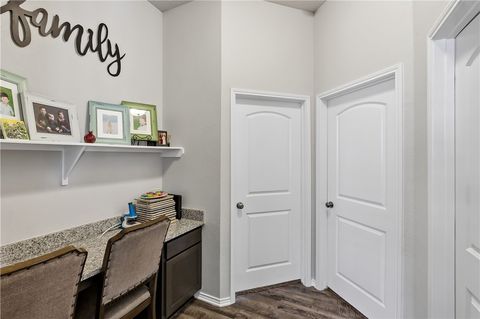 Tiny photo for 2721 Porters Way, Bryan, TX 77803 (MLS # 26003390)