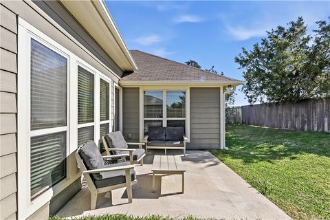 Tiny photo for 2721 Porters Way, Bryan, TX 77803 (MLS # 26003390)
