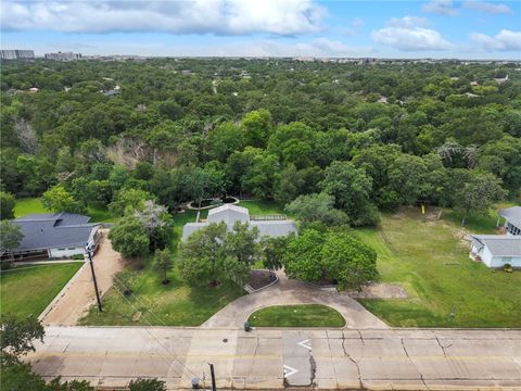 Tiny photo for 303 Brookside Drive E, Bryan, TX 77801 (MLS # 26005621)