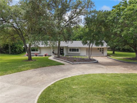 Photo of 303 Brookside Drive E, Bryan, TX 77801 (MLS # 26005621)