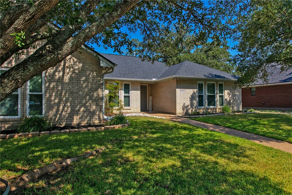 Photo of 5901 Sheffield Terrace Lane, Bryan, TX 77802 (MLS # 25009891)