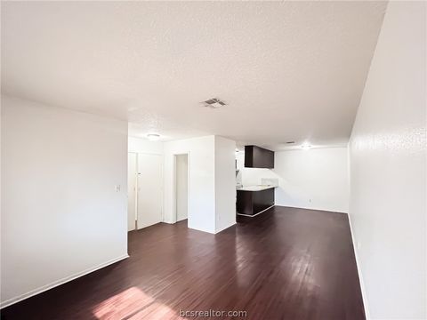 800 Pine Street Hearne TX 77859