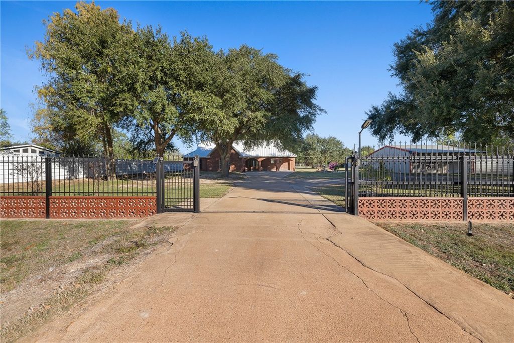 Photo of 29202 Pueblo St St, Waller, TX 77484 (MLS # 25011750)