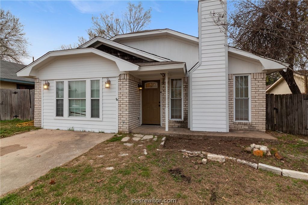 Photo of 2919 Fairchild Drive, Bryan, TX 77803 (MLS # 26002327)