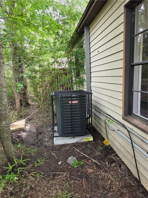 Tiny photo for 206 Gibbs Street, Navasota, TX 77868 (MLS # 26006273)