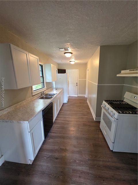 Tiny photo for 206 Gibbs Street, Navasota, TX 77868 (MLS # 26006273)