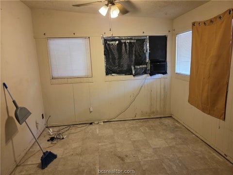 Tiny photo for 404 E Brown Street, Hearne, TX 77859 (MLS # 26011748)