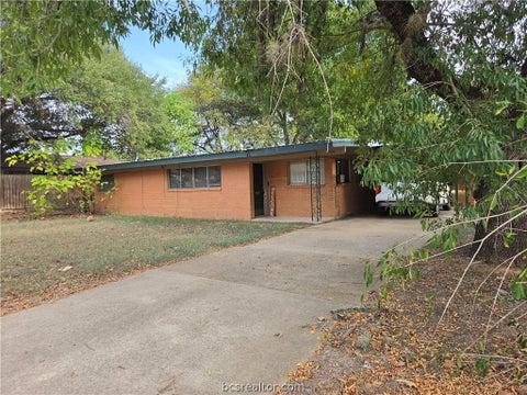 Photo of 404 E Brown Street, Hearne, TX 77859 (MLS # 26011748)